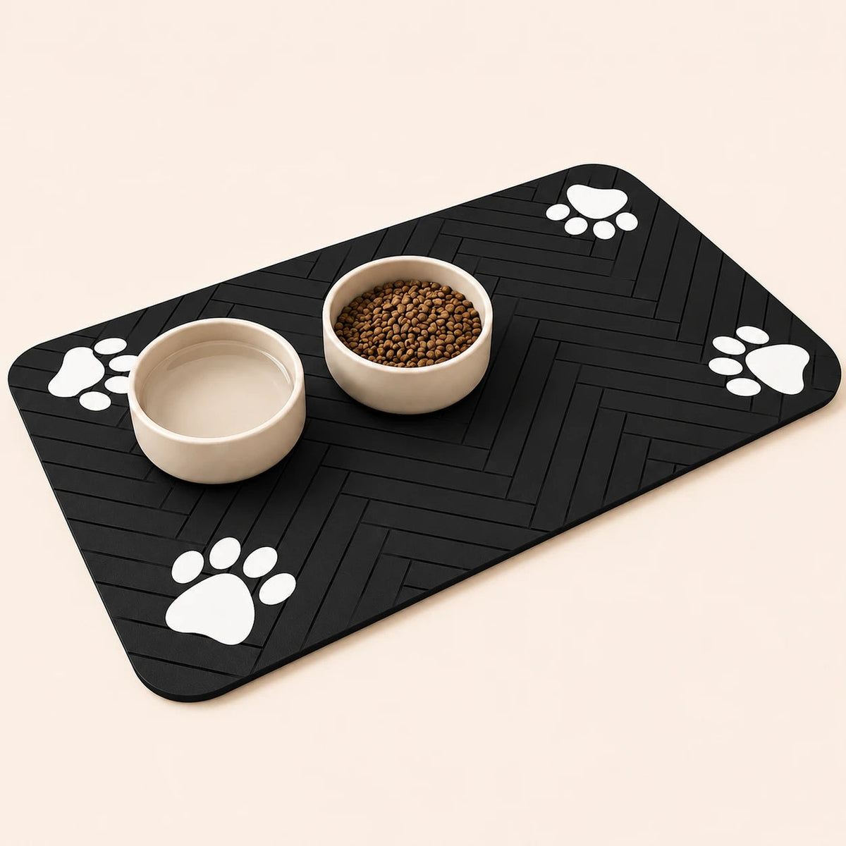 Tapis sous-bowl absorbant noir 30 x 50 cm motif chevrons et pattes, deux gamelles