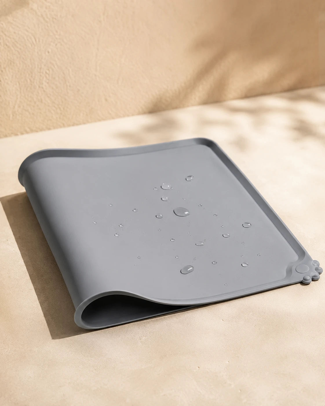 Tapis silicone souple et lavable, gouttes d'eau perlées
