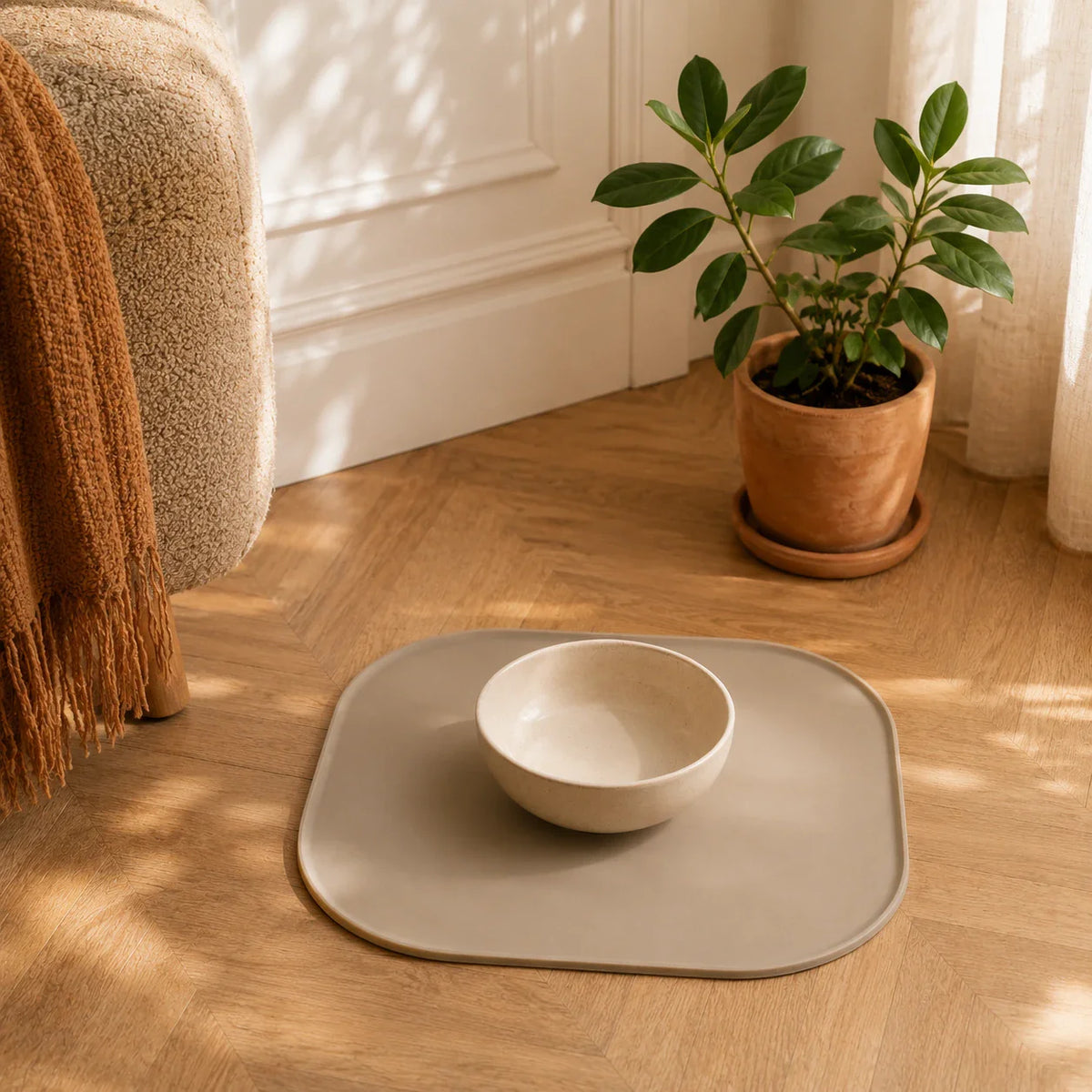 Tapis anti-gaspillage dans un salon cosy